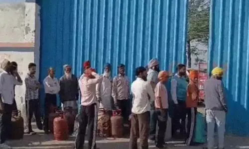 Punjab : ਗੈਸ ਸਿਲੰਡਰਾਂ ਲਈ ਸਵੇਰੇ 4 ਵਜੇ ਤੋਂ ਲੱਗ ਰਹੀਆਂ ਲੰਬੀਆਂ ਕਤਾਰਾਂ