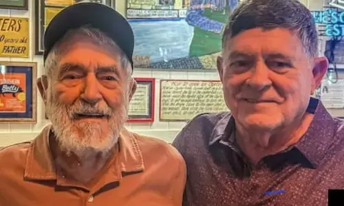 Canada news- 80 ਸਾਲਾ ਪੁੱਤਰ ਆਪਣੇ 99 ਸਾਲਾ ਪਿਤਾ ਨੂੰ ਲੈ ਕੇ ਪਹੁੰਚਿਆ ਰੈਸਟੋਰੈਂਟ