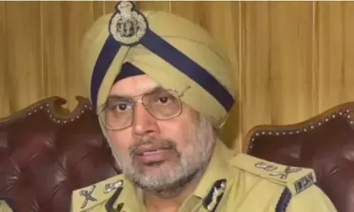 Pandori Waraich ‘ਚ ਅੰਮ੍ਰਿਤਸਰ ਦਿਹਾਤੀ Police ਦਾ ਵੱਡਾ ਸਰਚ ਆਪਰੇਸ਼ਨ, ਘਰੋਂ ਹਥਿਆਰ ਤੇ ਕਾਰਤੂਸ ਬਰਾਮਦ