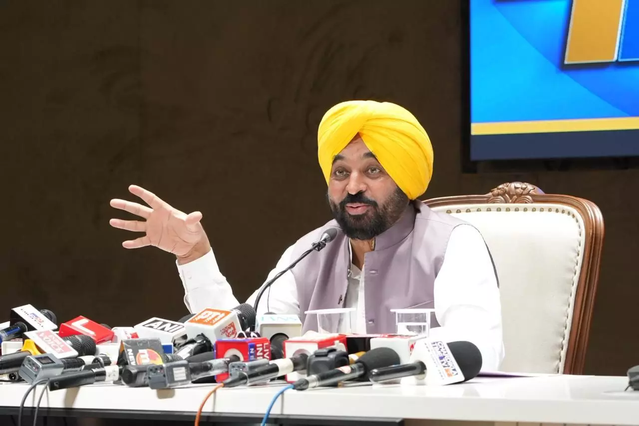 Ayushman Bharat scheme ਵਿੱਚ ਸ਼ਰਤਾਂ ਲਾਗੂ, ਪਰ ਸਾਡੀ 10 ਲੱਖ ਵਾਲੀ ਸਕੀਮ ਬਹੁਤੀ ਸੌਖੀ: CM ਮਾਨ Ayushman Bharat scheme ਵਿੱਚ ਸ਼ਰਤਾਂ ਲਾਗੂ, ਪਰ ਸਾਡੀ 10 ਲੱਖ ਵਾਲੀ ਸਕੀਮ ਬਹੁਤੀ ਸੌਖੀ: CM ਮਾਨ