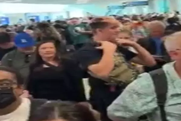 America ਦੇ airports ’ਤੇ ਹਾਲਾਤ ਬੇਕਾਬੂ America ਦੇ airports ’ਤੇ ਹਾਲਾਤ ਬੇਕਾਬੂ