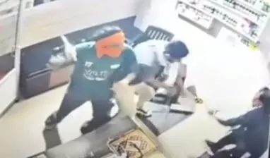 ਅਮਲੋਹ ਲਾਗੇ ਆਪ ਸਰਪੰਚ ਤੇ ਕਾਤਲਾਨਾ ਹਮਲਾ. ਹਾਲਤ ਗੰਭੀਰ, ਚੰਡੀਗੜ੍ਹ ਹਸਪਤਾਲ ਕੀਤਾ ਰੈਫ਼ਰ ਅਮਲੋਹ ਲਾਗੇ ਆਪ ਸਰਪੰਚ ਤੇ ਕਾਤਲਾਨਾ ਹਮਲਾ. ਹਾਲਤ ਗੰਭੀਰ, ਚੰਡੀਗੜ੍ਹ ਹਸਪਤਾਲ ਕੀਤਾ ਰੈਫ਼ਰ