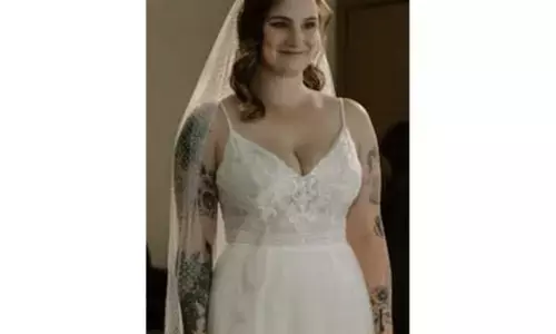 ਭੁਲੇਖੇ ਨਾਲ ਦਾਨ ਕੀਤੇ ਡਰੈਸ ਨੂੰ ਲੱਭਣ ਲਈ 300 ਡਾਲਰ ਇਨਾਮ ਦੀ ਪੇਸ਼ਕਸ਼!