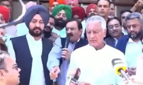 D.M. Suicide case:  ਚੰਡੀਗੜ੍ਹ ਚ ਸਿਆਸੀ ਹੰਗਾਮਾ, ਵਿਰੋਧੀ ਧਿਰਾਂ ਨੇ ਤੋੜੇ ਬੈਰੀਕੇਡ