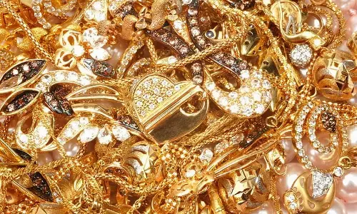 ਭਾਰਤੀ ਘਰਾਂ ਚ ਤੇ ਧਾਰਮਿਕ ਅਸਥਾਨਾਂ ਤੇ ਪਿਆ 50 ਹਜ਼ਾਰ ਟਨ ਸੋਨਾ, 10 ਹਜ਼ਾਰ ਅਰਬ ਡਾਲਰ ਹੈ ਕੁੱਲ ਕੀਮਤ