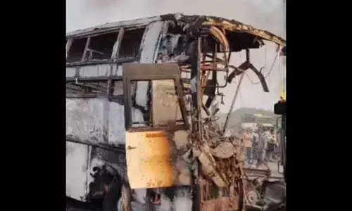 Accident in Andhra Pradesh : 10 ਯਾਤਰੀ ਜ਼ਿੰਦਾ ਸੜੇ; ਕਈਆਂ ਦੀ ਹਾਲਤ ਨਾਜ਼ੁਕ Accident in Andhra Pradesh : 10 ਯਾਤਰੀ ਜ਼ਿੰਦਾ ਸੜੇ; ਕਈਆਂ ਦੀ ਹਾਲਤ ਨਾਜ਼ੁਕ