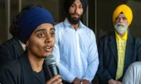 ਕੈਨੇਡੀਅਨ ਸੂਬੇ ਕਿਊਬੇਕ ਚ ਕਿਰਪਾਨ ਤੇ ਲਾਈ ਪਾਬੰਦੀ, ਪੰਜਾਬੀ ਅਧਿਆਪਕਾ ਅੰਮ੍ਰਿਤ ਕੌਰ ਲੜ ਰਹੀ ਕੇਸ