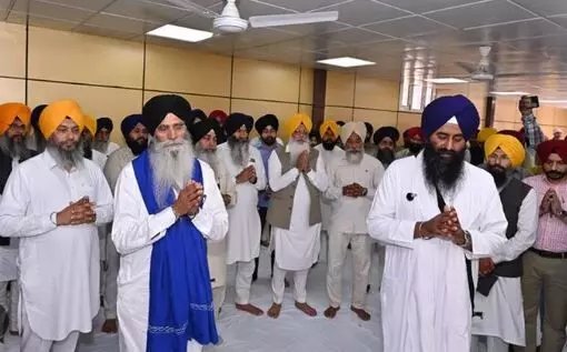 SGPC ਨੇ ਅੰਮ੍ਰਿਤਸਰ ਦੇ ਸਰਕਾਰੀ ਹਸਪਤਾਲ ਚ ਅਰੰਭੀ ਲੰਗਰ ਦੀ ਸੇਵਾ, ਮਰੀਜ਼ਾਂ ਦੇ ਰਿਸ਼ਤੇਦਾਰਾਂ ਨੂੰ ਪੁੱਜੇਗਾ ਵੱਡਾ ਫ਼ਾਇਦਾ SGPC ਨੇ ਅੰਮ੍ਰਿਤਸਰ ਦੇ ਸਰਕਾਰੀ ਹਸਪਤਾਲ ਚ ਅਰੰਭੀ ਲੰਗਰ ਦੀ ਸੇਵਾ, ਮਰੀਜ਼ਾਂ ਦੇ ਰਿਸ਼ਤੇਦਾਰਾਂ ਨੂੰ ਪੁੱਜੇਗਾ ਵੱਡਾ ਫ਼ਾਇਦਾ