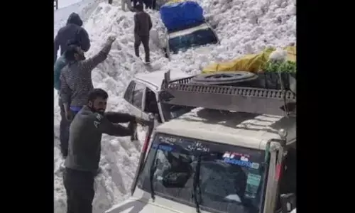 Jammu and Kashmir ਚ ਕੁਦਰਤ ਦਾ ਕਹਿਰ: ਭਿਆਨਕ ਬਰਫ਼ੀਲਾ ਤੂਫ਼ਾਨ; ਕਈ ਵਾਹਨ ਬਰਫ਼ ਹੇਠ ਦੱਬੇ Jammu and Kashmir ਚ ਕੁਦਰਤ ਦਾ ਕਹਿਰ: ਭਿਆਨਕ ਬਰਫ਼ੀਲਾ ਤੂਫ਼ਾਨ; ਕਈ ਵਾਹਨ ਬਰਫ਼ ਹੇਠ ਦੱਬੇ