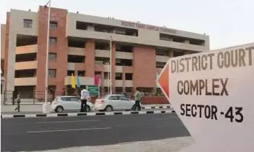 CHIANDIGARH COURT ਚ ਪਿਸਤੌਲ ਮਿਲਣ ਕਾਰਣ ਮੱਚੀ ਭਾਜੜ, ਔਰਤ ਦੇ ਪਰਸ ਚ ਸੀ ਕਿਸੇ ਹੋਰ ਦਾ PISTOL CHIANDIGARH COURT ਚ ਪਿਸਤੌਲ ਮਿਲਣ ਕਾਰਣ ਮੱਚੀ ਭਾਜੜ, ਔਰਤ ਦੇ ਪਰਸ ਚ ਸੀ ਕਿਸੇ ਹੋਰ ਦਾ PISTOL