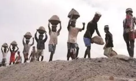 ਭਾਰਤ ਚ ਕੁਝ ਘਟੀ ਬੇਰੁਜ਼ਗਾਰੀ: ਤਾਜ਼ਾ ਰਿਪੋਰਟ, ਦੇਸ਼ ਚ ਪੱਕੀ ਤਨਖ਼ਾਹ ਵਾਲ਼ੀਆਂ ਨੌਕਰੀਆਂ ਵਧੀਆਂ