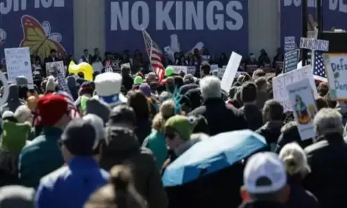 America ਚ Trump ਵਿਰੁੱਧ ਭੜਕੇ ਲੋਕ, 50 ਸ਼ਹਿਰਾਂ ਵਿਚ No Kings ਦੇ ਬੈਨਰ ਹੇਠ ਪ੍ਰਦਰਸ਼ਨ America ਚ Trump ਵਿਰੁੱਧ ਭੜਕੇ ਲੋਕ, 50 ਸ਼ਹਿਰਾਂ ਵਿਚ No Kings ਦੇ ਬੈਨਰ ਹੇਠ ਪ੍ਰਦਰਸ਼ਨ