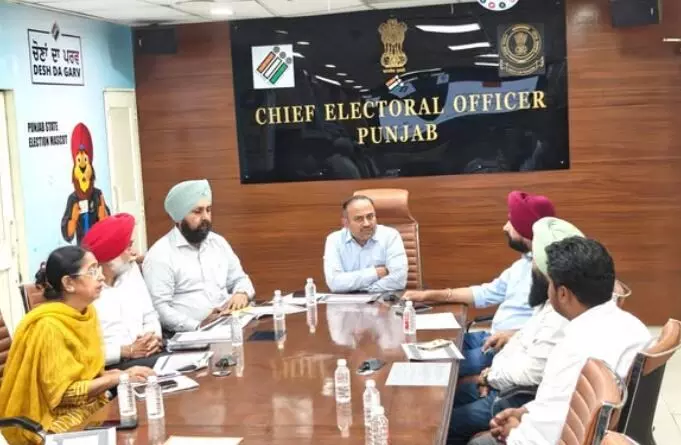 ਚੋਣ ਕਮਿਸ਼ਨ ਤੋਂ ਸਿਆਸੀ ਪਾਰਟੀਆਂ ਦੀਆਂ ਕਈ ਮੰਗਾਂ, ਸਰਕਾਰੀ ਮਸ਼ੀਨਰੀ ਦੀ ਦੁਰਵਰਤੋਂ ਰੋਕਣ ਦੀ ਹੈ ਵੱਡੀ ਮੰਗ ਚੋਣ ਕਮਿਸ਼ਨ ਤੋਂ ਸਿਆਸੀ ਪਾਰਟੀਆਂ ਦੀਆਂ ਕਈ ਮੰਗਾਂ, ਸਰਕਾਰੀ ਮਸ਼ੀਨਰੀ ਦੀ ਦੁਰਵਰਤੋਂ ਰੋਕਣ ਦੀ ਹੈ ਵੱਡੀ ਮੰਗ