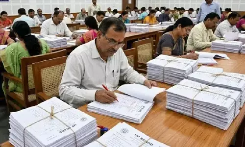 ਬੋਰਡ ਪਰੀਖਿਆਵਾਂ ਦੀਆਂ ਕਾਪੀਆਂ ਵਿੱਚ ਵਿਦਿਆਰਥੀਆਂ ਵੱਲੋਂ ਪਾਸ ਕਰਨ ਦੀ ਅਪੀਲ!