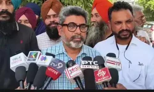 Amritsar  ‘ਚ ਆਜ਼ਾਦ ਟੈਕਸੀ ਯੂਨੀਅਨ ਦਾ ਵੱਡਾ ਪ੍ਰਦਰਸ਼ਨ, Himachal government ਖਿਲਾਫ਼ ਨਾਅਰੇਬਾਜ਼ੀ