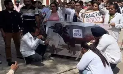 ਪਟਿਆਲ਼ਾ ਚ ਨਰਸਾਂ ਨੇ ਕੀਤਾ ਅਨੋਖਾ ਰੋਸ ਮੁਜ਼ਾਹਰਾ