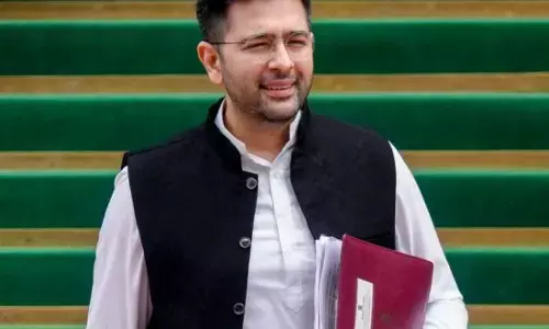 ਕੀ ਤੁਸੀਂ Modi ਤੋਂ ਡਰਦੇ ਹੋ?: ਆਪ ਵੱਲੋਂ Raghav Chadha ਤੇ ਤਿੱਖੇ ਹਮਲੇ