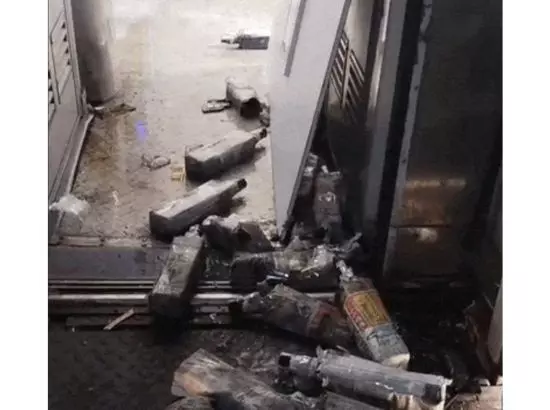 ਚੱਲਦੀ Train ਦੀ ਛੱਤ ਤੋਂ ਅਚਾਨਕ ਵਰ੍ਹਨ ਲੱਗੀਆਂ ਸ਼ਰਾਬ ਦੀਆਂ ਬੋਤਲਾਂ