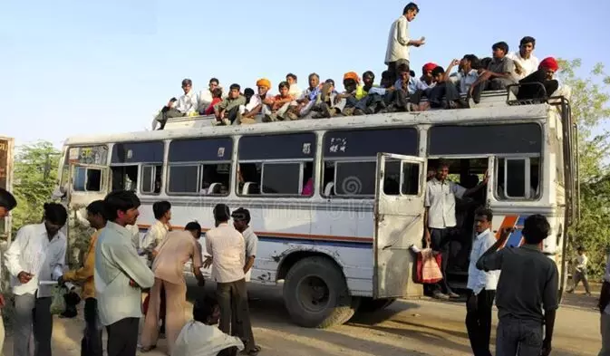 ਛੱਤ ਤੇ ਸਵਾਰੀਆਂ ਬਿਠਾ ਕੇ ਬੱਸ ਚਲਾਉਣਾ ਖ਼ਤਰਨਾਕ: ਹਾਈ ਕੋਰਟ ਛੱਤ ਤੇ ਸਵਾਰੀਆਂ ਬਿਠਾ ਕੇ ਬੱਸ ਚਲਾਉਣਾ ਖ਼ਤਰਨਾਕ: ਹਾਈ ਕੋਰਟ