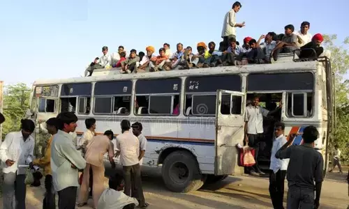 ਛੱਤ ਤੇ ਸਵਾਰੀਆਂ ਬਿਠਾ ਕੇ ਬੱਸ ਚਲਾਉਣਾ ਖ਼ਤਰਨਾਕ: ਹਾਈ ਕੋਰਟ
