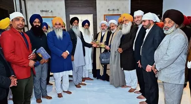 ਈਰਾਨ ਦਾ ਸਰਕਾਰੀ ਵਫ਼ਦ ਪੁੱਜਾ ਸ੍ਰੀ ਹਰਿਮੰਦਰ ਸਾਹਿਬ ਈਰਾਨ ਦਾ ਸਰਕਾਰੀ ਵਫ਼ਦ ਪੁੱਜਾ ਸ੍ਰੀ ਹਰਿਮੰਦਰ ਸਾਹਿਬ