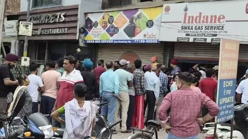 LPG ਦੀ ਘਾਟ ਕਾਰਣ ਅੰਮ੍ਰਿਤਸਰ ਦੇ ਕਈ ਹੋਟਲ ਤੇ ਢਾਬੇ ਹੋਏ ਬੰਦ LPG ਦੀ ਘਾਟ ਕਾਰਣ ਅੰਮ੍ਰਿਤਸਰ ਦੇ ਕਈ ਹੋਟਲ ਤੇ ਢਾਬੇ ਹੋਏ ਬੰਦ