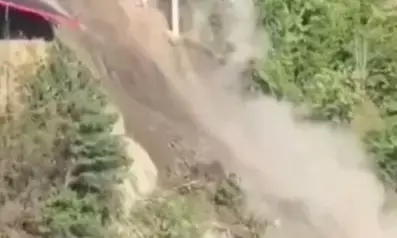 ਕੁੱਲੂ ਚ ਵੱਡਾ ਹਾਦਸਾ: ਜ਼ਮੀਨ ਖਿਸਕਣ ਨਾਲ ਕਰੋੜਾਂ ਦੀ ਇਮਾਰਤ ਢਹਿ-ਢੇਰੀ ਕੁੱਲੂ ਚ ਵੱਡਾ ਹਾਦਸਾ: ਜ਼ਮੀਨ ਖਿਸਕਣ ਨਾਲ ਕਰੋੜਾਂ ਦੀ ਇਮਾਰਤ ਢਹਿ-ਢੇਰੀ