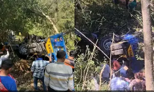 Himachal ਚ 100 ਫੁੱਟ ਡੂੰਘੀ ਖੱਡ ਚ ਡਿੱਗੀ Tractor-trolley, 3 ਦੀ ਮੌਤ