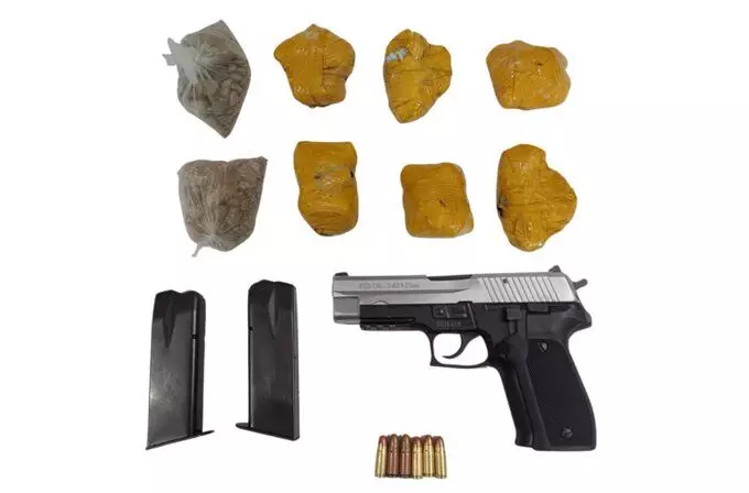 Batala police ਦੀ ਵੱਡੀ ਕਾਰਵਾਈ: ਨਸ਼ਾ ਤੇ ਹਥਿਆਰਾਂ ਦਾ ਨੈੱਟਵਰਕ ਬੇਨਕਾਬ; 6.5 ਕਿਲੋ ਹੈਰੋਇਨ ਬਰਾਮਦ Batala police ਦੀ ਵੱਡੀ ਕਾਰਵਾਈ: ਨਸ਼ਾ ਤੇ ਹਥਿਆਰਾਂ ਦਾ ਨੈੱਟਵਰਕ ਬੇਨਕਾਬ; 6.5 ਕਿਲੋ ਹੈਰੋਇਨ ਬਰਾਮਦ