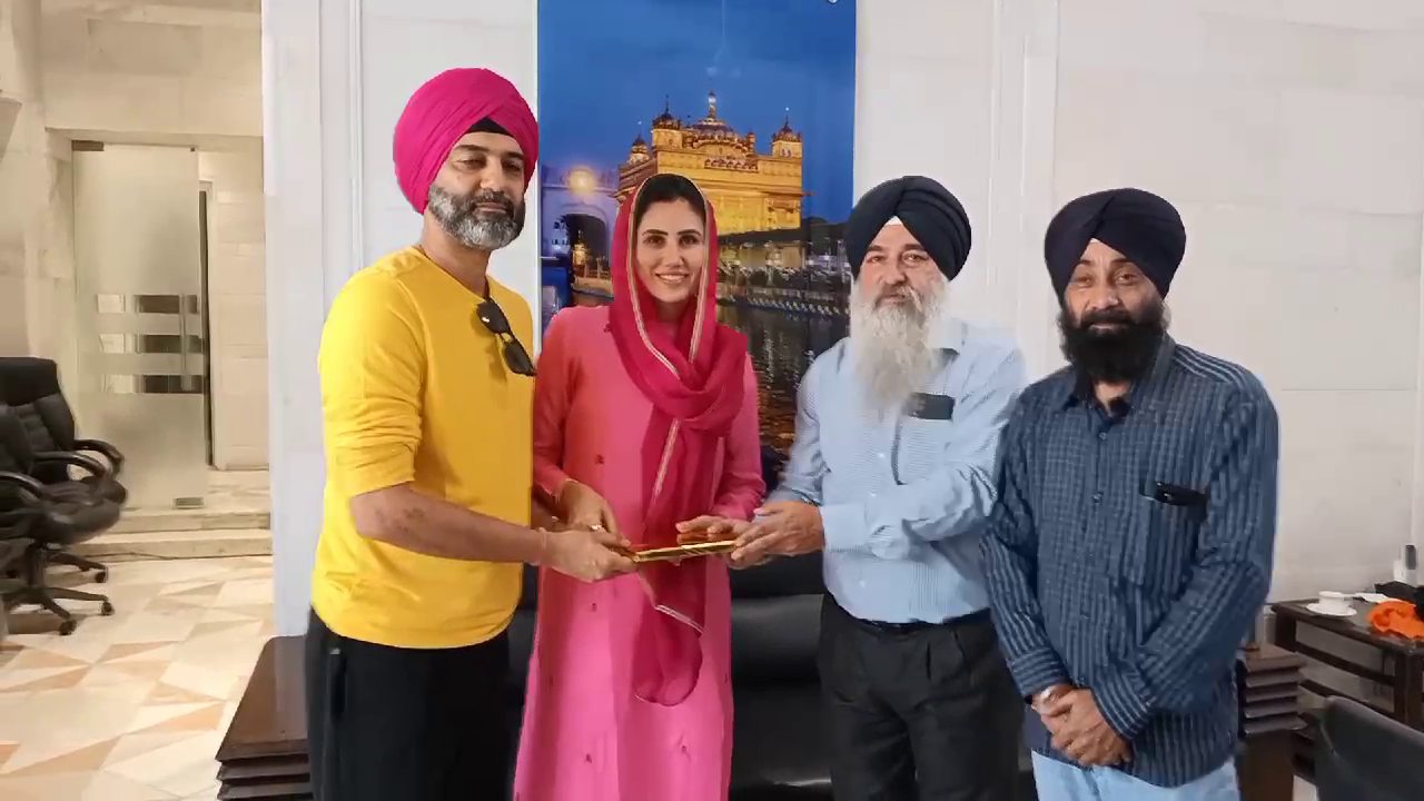 ਅਦਾਕਾਰਾ ਸੋਨਾਲੀ ਸਹਿਗਲ ਹੋਈ ਸ਼੍ਰੀ ਹਰਿਮੰਦਰ ਸਾਹਿਬ ਨਤਮਸਤਕ