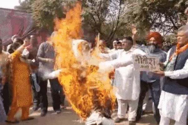 Protest Against Nitish Kumar Chandigarh