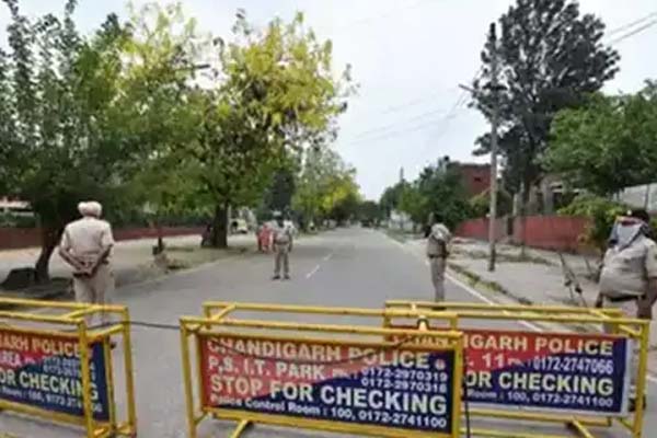 Riot by woman at Chandigarh police gate