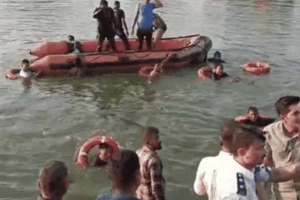 FIR against 18 people in Vadodara boat accident