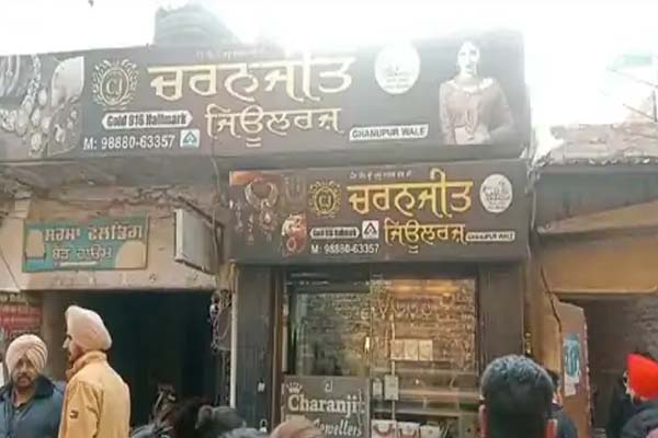 Jewelery worth crores of rupees stolen from the shop