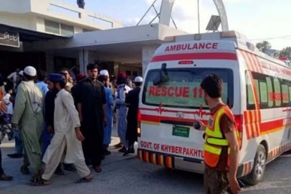 5 police personnel died during the explosion in Pakistan