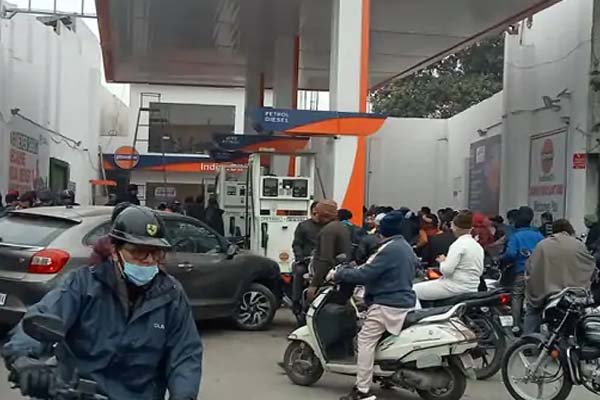 Many petrol pumps in Chandigarh ran out of oil