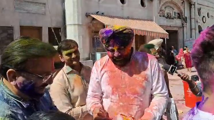 durgiana mandir holi festival