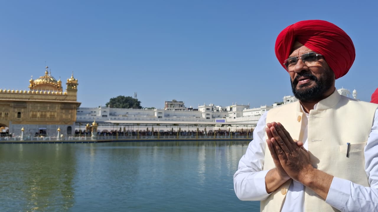 Minister dhaliwal darbar sahib