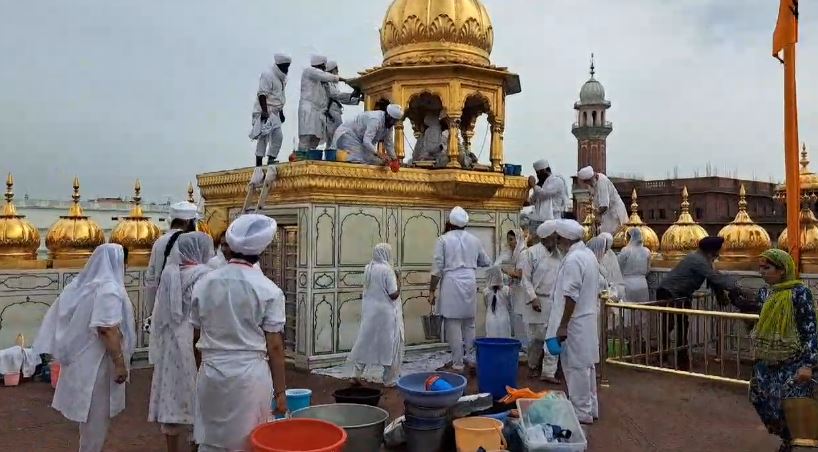 Gold cleaning Harmandir Sahib