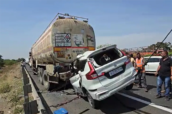 Ahmedabad-Vadodara Expressway Accident:  ਦਰਦਨਾਕ ਸੜਕ ਹਾਦਸਾ, ਐਕਸਪ੍ਰੈੱਸ ਵੇਅ ‘ਤੇ ਕਾਰ ਟਰਾਲੇ ‘ਚ ਵੱਜੀ, 10 ਦੀ ਮੌਤ