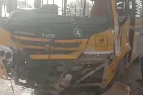 School bus collided with truck 14 children injured: ਸਕੂਲੀ ਬੱਸ ਦੀ ਟਰੱਕ ਨਾਲ ਟੱਕਰ, 14 ਬੱਚੇ ਜ਼ਖ਼ਮੀ