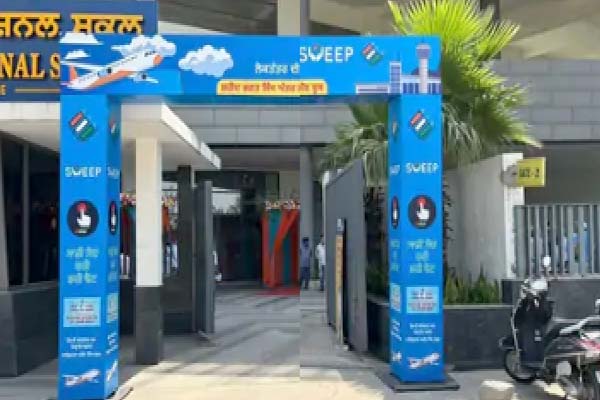 ਮੁਹਾਲੀ ਏਅਰਪੋਰਟ ਦੀ ਥੀਮ ’ਤੇ ਬਣਾਇਆ ਪੋਲਿੰਗ ਬੂਥ, ਮੁਫ਼ਤ ਵਿਚ ਟੈਟੂ ਤੇ ਲੱਗੇਗੀ ਮਹਿੰਦੀ